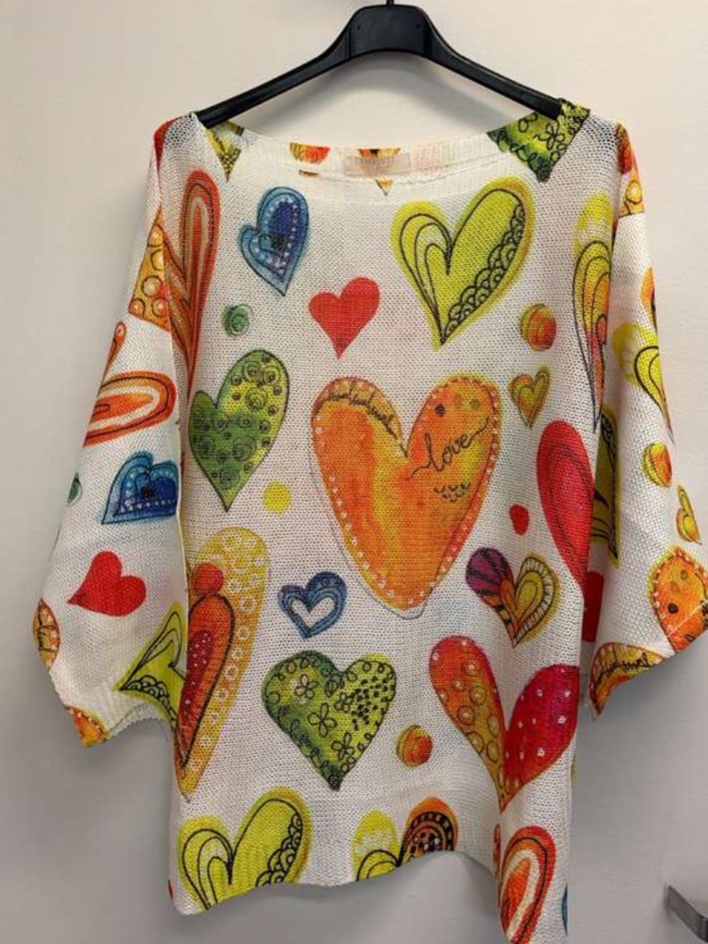 116 ❤️ LOOWIE Italian OS Multi LOVE
Hearts Knit Printed Sweater 3/4 sleeves